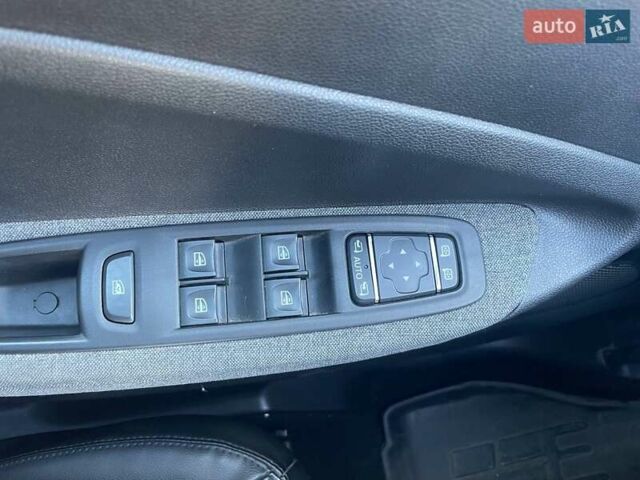 Белый Рено Зое, объемом двигателя 0 л и пробегом 217 тыс. км за 11990 $, фото 16 на Automoto.ua