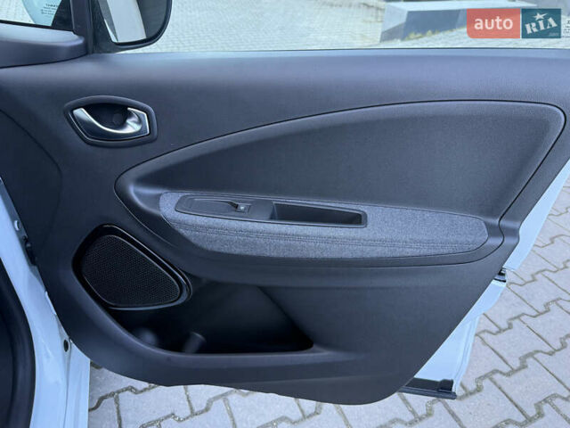 Білий Рено Зое, об'ємом двигуна 0 л та пробігом 23 тис. км за 13150 $, фото 18 на Automoto.ua