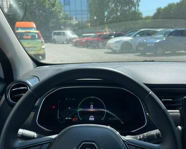 Белый Рено Зое, объемом двигателя 0 л и пробегом 40 тыс. км за 13750 $, фото 11 на Automoto.ua