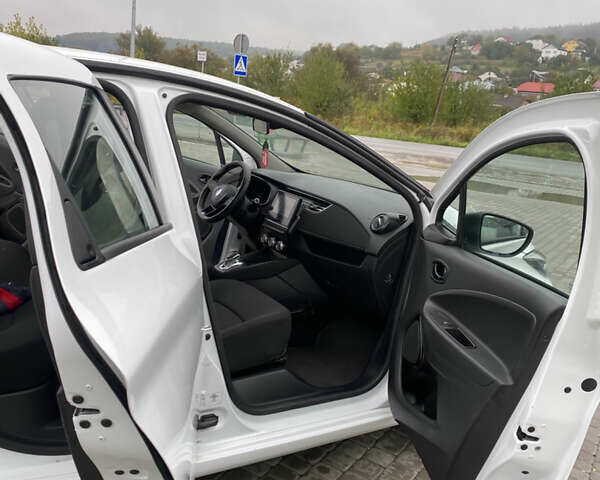 Белый Рено Зое, объемом двигателя 0 л и пробегом 42 тыс. км за 11700 $, фото 10 на Automoto.ua