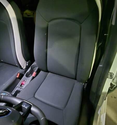 Білий Рено Зое, об'ємом двигуна 0 л та пробігом 35 тис. км за 12300 $, фото 2 на Automoto.ua