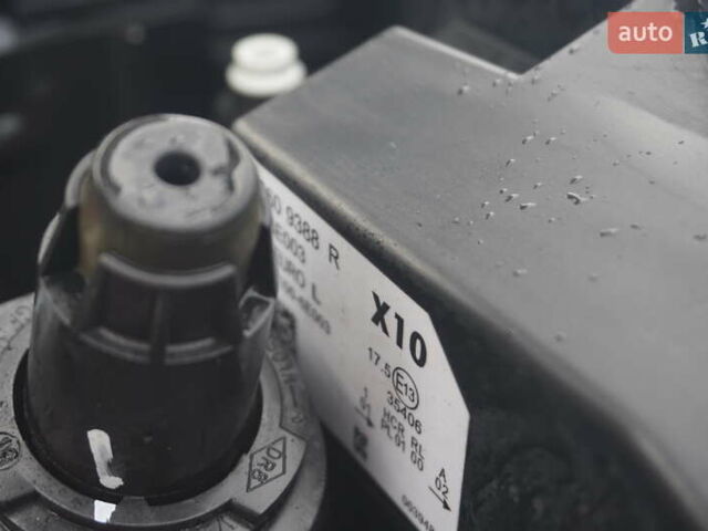 Белый Рено Зое, объемом двигателя 0 л и пробегом 122 тыс. км за 13000 $, фото 57 на Automoto.ua