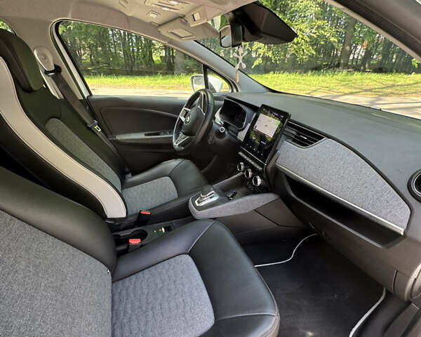 Белый Рено Зое, объемом двигателя 0 л и пробегом 74 тыс. км за 13499 $, фото 12 на Automoto.ua