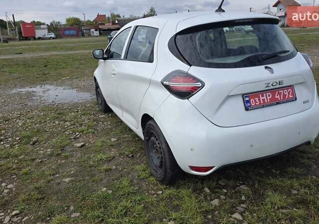 Белый Рено Зое, объемом двигателя 0 л и пробегом 111 тыс. км за 10900 $, фото 8 на Automoto.ua