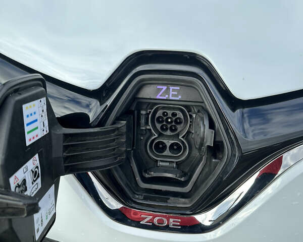 Білий Рено Зое, об'ємом двигуна 0 л та пробігом 36 тис. км за 12400 $, фото 33 на Automoto.ua