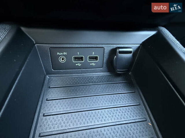 Білий Рено Зое, об'ємом двигуна 0 л та пробігом 23 тис. км за 13150 $, фото 36 на Automoto.ua