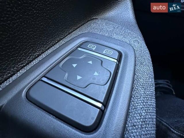 Белый Рено Зое, объемом двигателя 0 л и пробегом 83 тыс. км за 11999 $, фото 37 на Automoto.ua