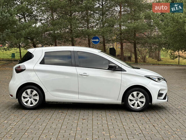 Белый Рено Зое, объемом двигателя 0 л и пробегом 28 тыс. км за 12500 $, фото 16 на Automoto.ua