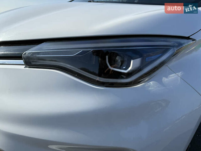Белый Рено Зое, объемом двигателя 0 л и пробегом 170 тыс. км за 9950 $, фото 16 на Automoto.ua