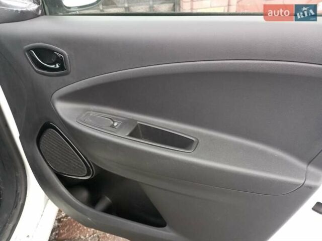 Білий Рено Зое, об'ємом двигуна 0 л та пробігом 116 тис. км за 10555 $, фото 7 на Automoto.ua