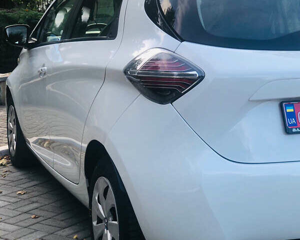 Белый Рено Зое, объемом двигателя 0 л и пробегом 38 тыс. км за 11999 $, фото 37 на Automoto.ua