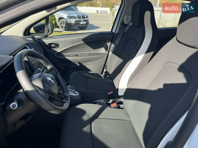 Белый Рено Зое, объемом двигателя 0 л и пробегом 56 тыс. км за 12500 $, фото 8 на Automoto.ua