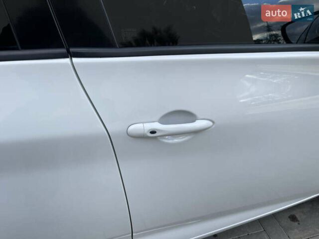 Білий Рено Зое, об'ємом двигуна 0 л та пробігом 128 тис. км за 11690 $, фото 18 на Automoto.ua