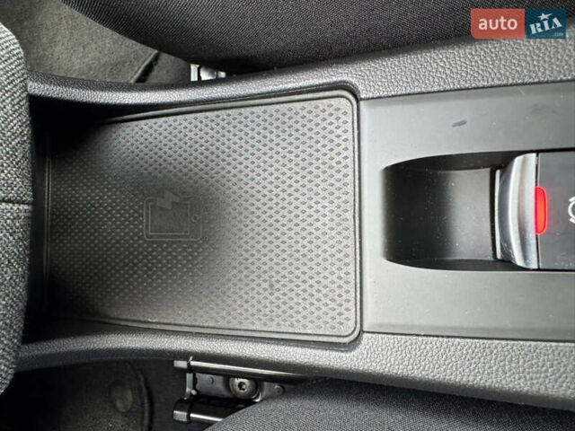 Білий Рено Зое, об'ємом двигуна 0 л та пробігом 84 тис. км за 11999 $, фото 27 на Automoto.ua