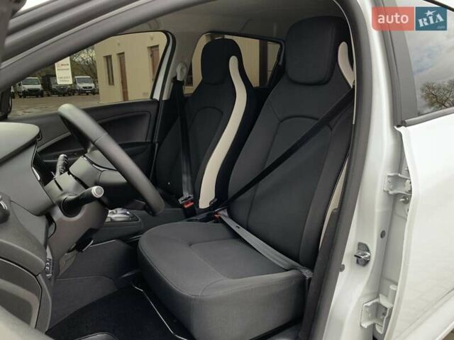 Белый Рено Зое, объемом двигателя 0 л и пробегом 44 тыс. км за 12499 $, фото 25 на Automoto.ua