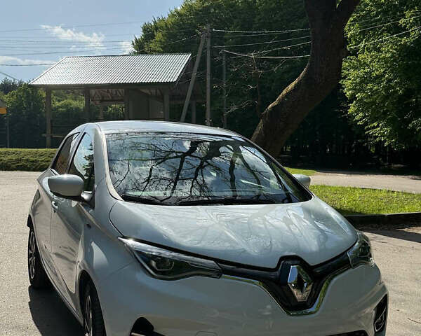 Белый Рено Зое, объемом двигателя 0 л и пробегом 74 тыс. км за 13499 $, фото 2 на Automoto.ua