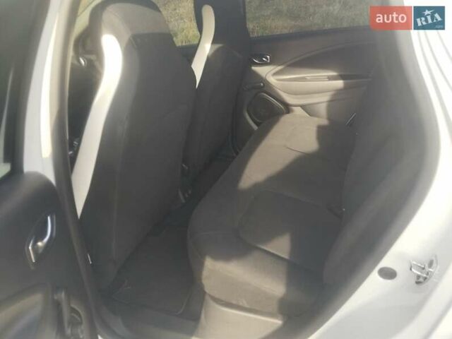 Білий Рено Зое, об'ємом двигуна 0 л та пробігом 39 тис. км за 13700 $, фото 6 на Automoto.ua