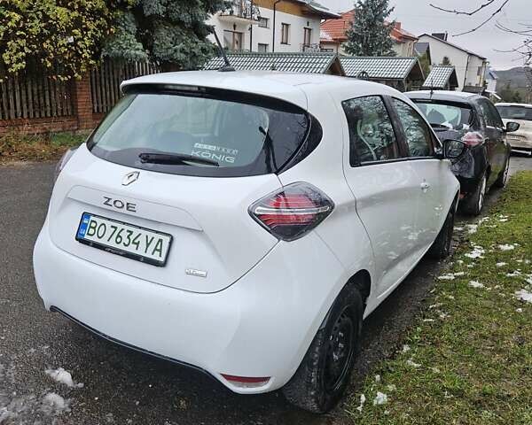 Белый Рено Зое, объемом двигателя 0 л и пробегом 28 тыс. км за 11800 $, фото 4 на Automoto.ua