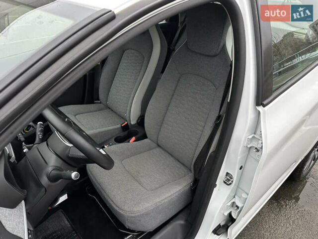 Білий Рено Зое, об'ємом двигуна 0 л та пробігом 77 тис. км за 12990 $, фото 16 на Automoto.ua