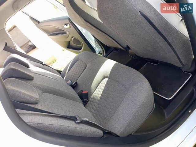 Рено Зое 2020 в Ходорів на Automoto.ua Белый Рено Зое, объемом двигателя 0 л и пробегом 46 тыс. км за 12800 $, фото 6 на Automoto.ua