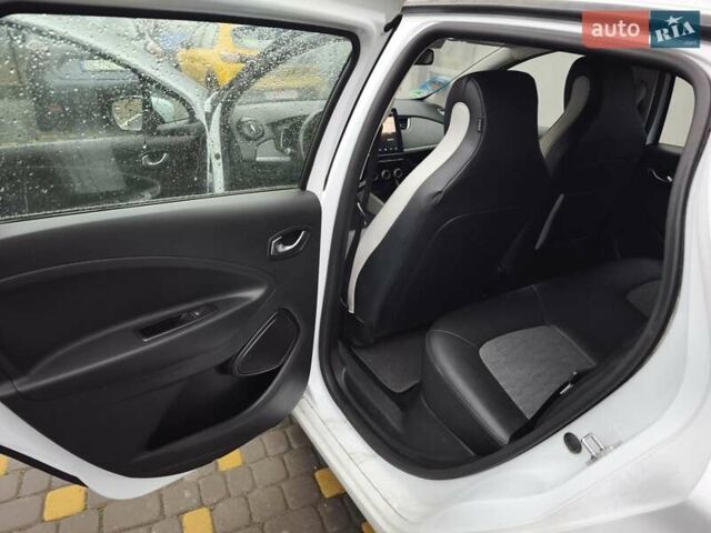 Белый Рено Зое, объемом двигателя 0 л и пробегом 59 тыс. км за 13200 $, фото 29 на Automoto.ua