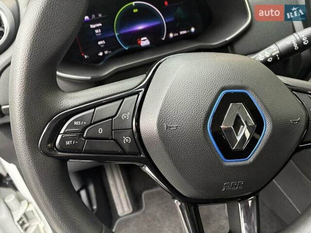 Белый Рено Зое, объемом двигателя 0 л и пробегом 39 тыс. км за 12300 $, фото 41 на Automoto.ua