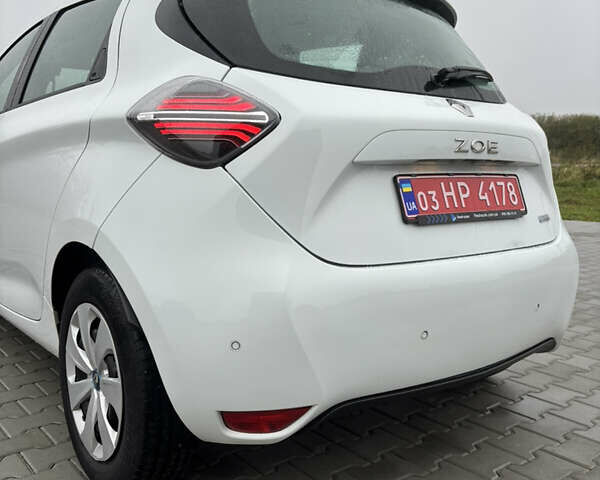 Белый Рено Зое, объемом двигателя 0 л и пробегом 55 тыс. км за 11900 $, фото 18 на Automoto.ua