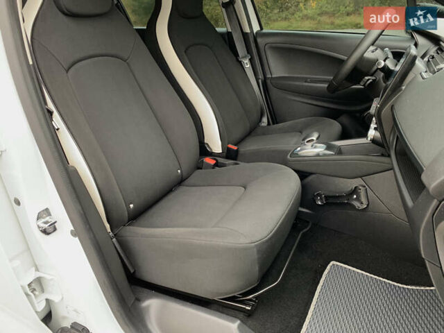 Белый Рено Зое, объемом двигателя 0 л и пробегом 47 тыс. км за 12499 $, фото 32 на Automoto.ua