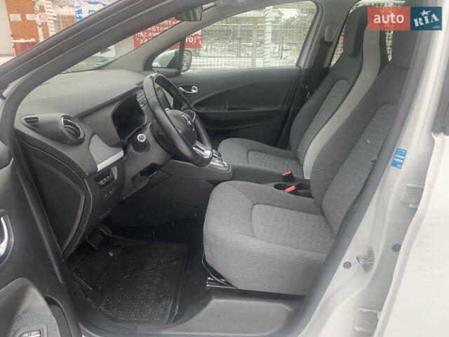 Белый Рено Зое, объемом двигателя 0 л и пробегом 84 тыс. км за 13900 $, фото 8 на Automoto.ua