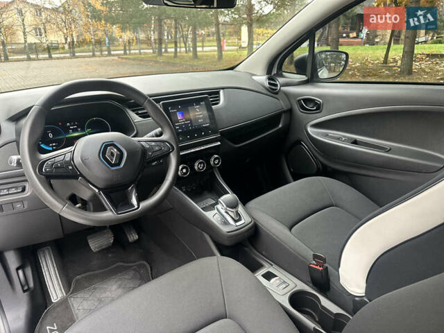 Белый Рено Зое, объемом двигателя 0 л и пробегом 28 тыс. км за 12500 $, фото 21 на Automoto.ua