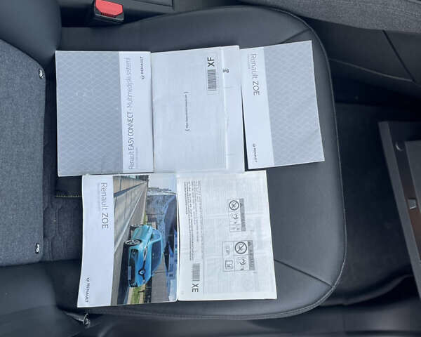 Белый Рено Зое, объемом двигателя 0 л и пробегом 106 тыс. км за 12299 $, фото 24 на Automoto.ua