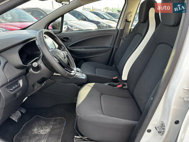 Белый Рено Зое, объемом двигателя 0 л и пробегом 30 тыс. км за 11900 $, фото 11 на Automoto.ua