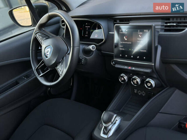 Белый Рено Зое, объемом двигателя 0 л и пробегом 24 тыс. км за 11950 $, фото 46 на Automoto.ua