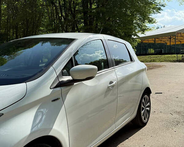 Белый Рено Зое, объемом двигателя 0 л и пробегом 74 тыс. км за 13499 $, фото 4 на Automoto.ua