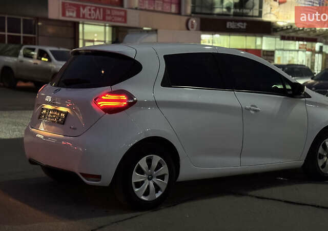 Белый Рено Зое, объемом двигателя 0 л и пробегом 44 тыс. км за 12950 $, фото 12 на Automoto.ua