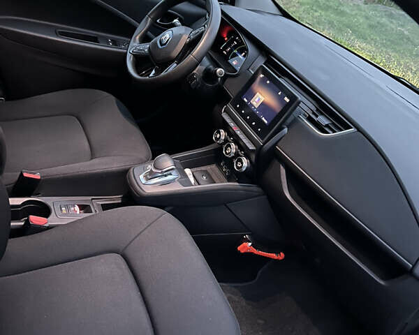 Белый Рено Зое, объемом двигателя 0 л и пробегом 26 тыс. км за 11700 $, фото 27 на Automoto.ua