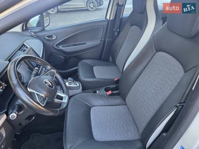 Белый Рено Зое, объемом двигателя 0 л и пробегом 85 тыс. км за 12999 $, фото 21 на Automoto.ua