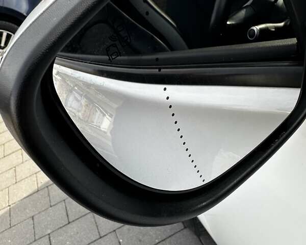 Белый Рено Зое, объемом двигателя 0 л и пробегом 124 тыс. км за 13200 $, фото 19 на Automoto.ua