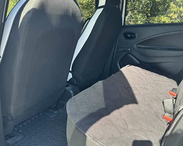 Білий Рено Зое, об'ємом двигуна 0 л та пробігом 41 тис. км за 13200 $, фото 19 на Automoto.ua