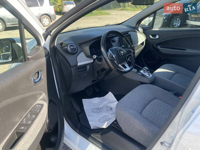 Белый Рено Зое, объемом двигателя 0 л и пробегом 78 тыс. км за 11700 $, фото 7 на Automoto.ua