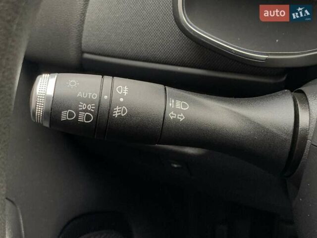 Белый Рено Зое, объемом двигателя 0 л и пробегом 44 тыс. км за 12499 $, фото 43 на Automoto.ua