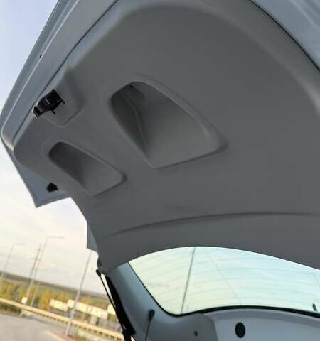 Рено Зое 2020 в Тернополе на Automoto.ua Белый Рено Зое, объемом двигателя 0 л и пробегом 104 тыс. км за 12499 $, фото 27 на Automoto.ua