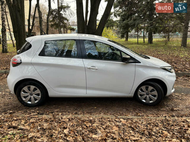 Белый Рено Зое, объемом двигателя 0 л и пробегом 52 тыс. км за 11590 $, фото 5 на Automoto.ua