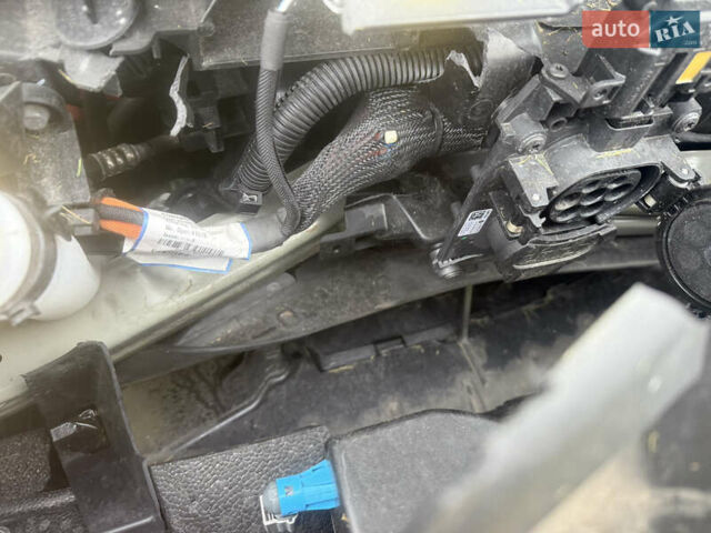 Белый Рено Зое, объемом двигателя 0 л и пробегом 33 тыс. км за 6950 $, фото 12 на Automoto.ua