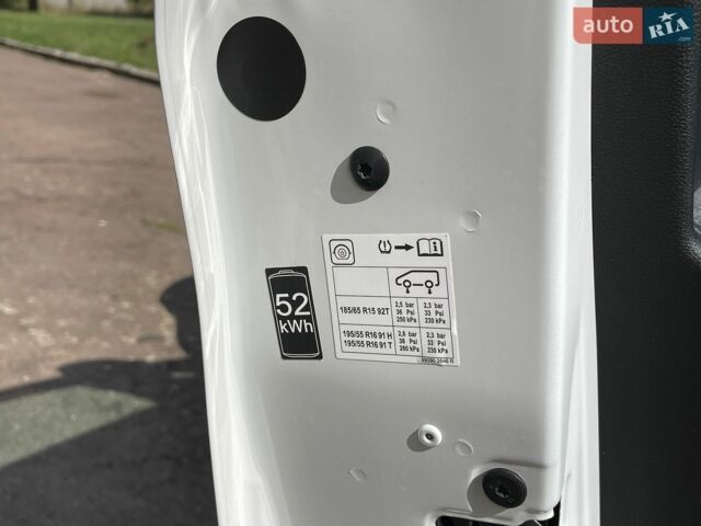 Белый Рено Зое, объемом двигателя 0 л и пробегом 62 тыс. км за 13800 $, фото 16 на Automoto.ua