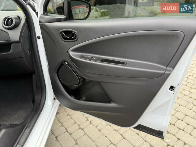 Белый Рено Зое, объемом двигателя 0 л и пробегом 36 тыс. км за 12900 $, фото 28 на Automoto.ua
