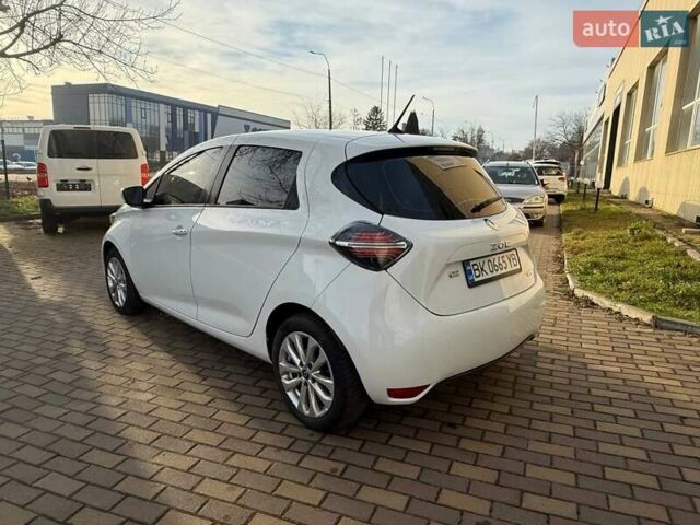 Белый Рено Зое, объемом двигателя 0 л и пробегом 78 тыс. км за 11999 $, фото 3 на Automoto.ua