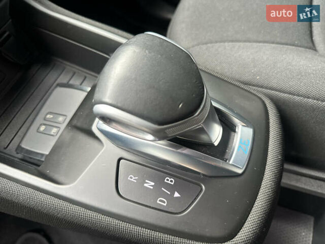 Белый Рено Зое, объемом двигателя 0 л и пробегом 28 тыс. км за 12500 $, фото 26 на Automoto.ua