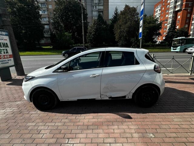 Белый Рено Зое, объемом двигателя 0 л и пробегом 165 тыс. км за 8990 $, фото 4 на Automoto.ua