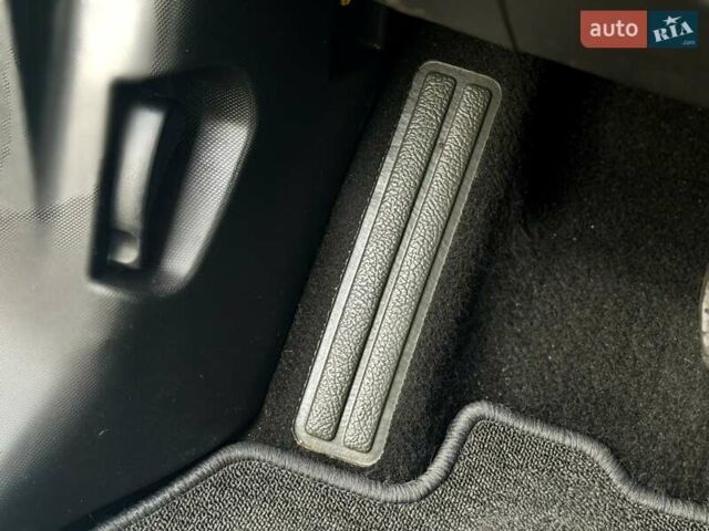 Белый Рено Зое, объемом двигателя 0 л и пробегом 86 тыс. км за 10850 $, фото 82 на Automoto.ua